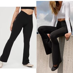 Aerie Offline Crossover Black Flares Size Small